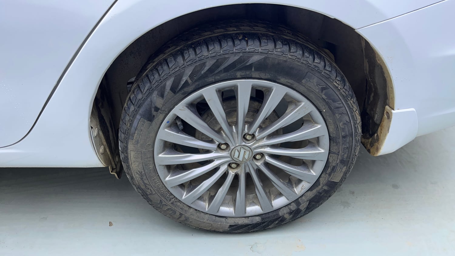 Used 2018 Maruti Suzuki Ciaz Alpha 1.4 AT Petrol Automatic tyres LEFT REAR TYRE RIM VIEW