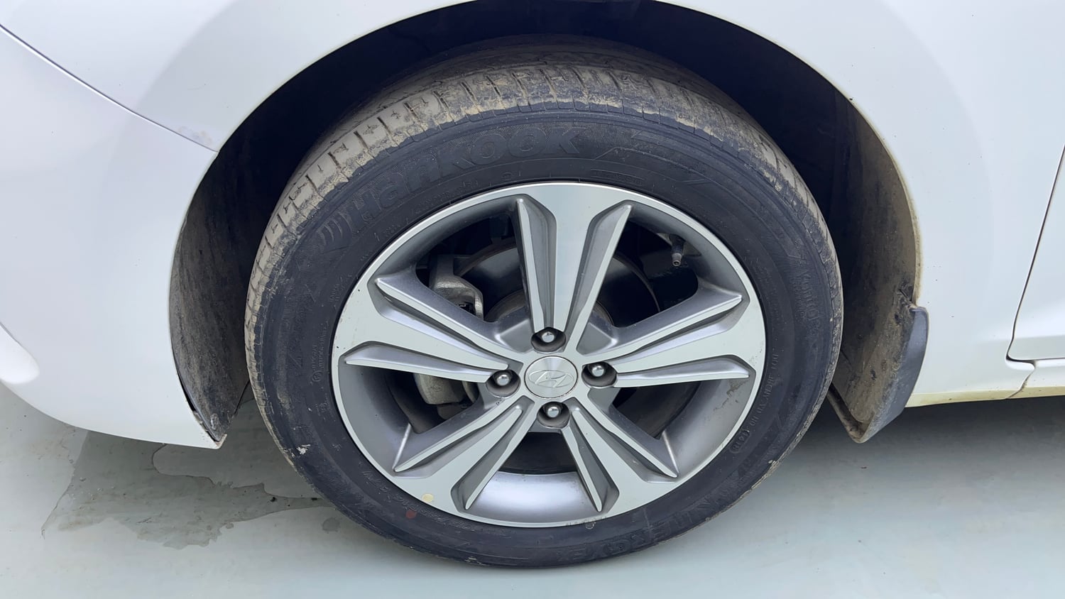 Used 2018 Hyundai Verna SX (O) 1.6 VTVT AT Petrol Automatic tyres LEFT FRONT TYRE RIM VIEW