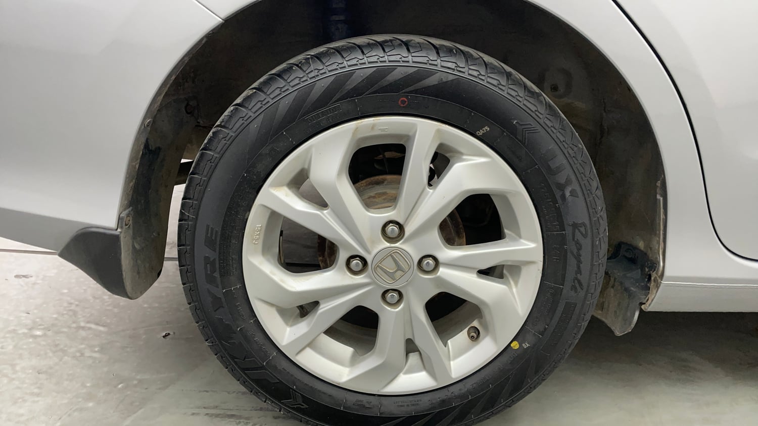 Used 2019 Honda Amaze 1.2 V MT Petrol Petrol Manual tyres RIGHT REAR TYRE RIM VIEW