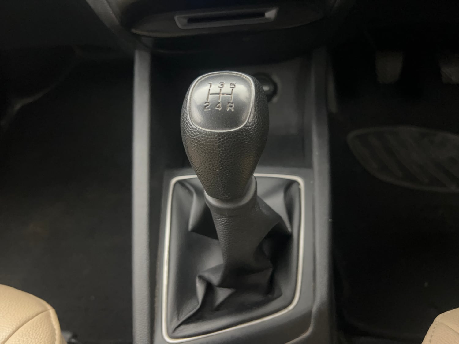 Used 2019 Hyundai Elite i20 Magna Plus 1.2 Petrol Manual interior GEAR  KNOB VIEW