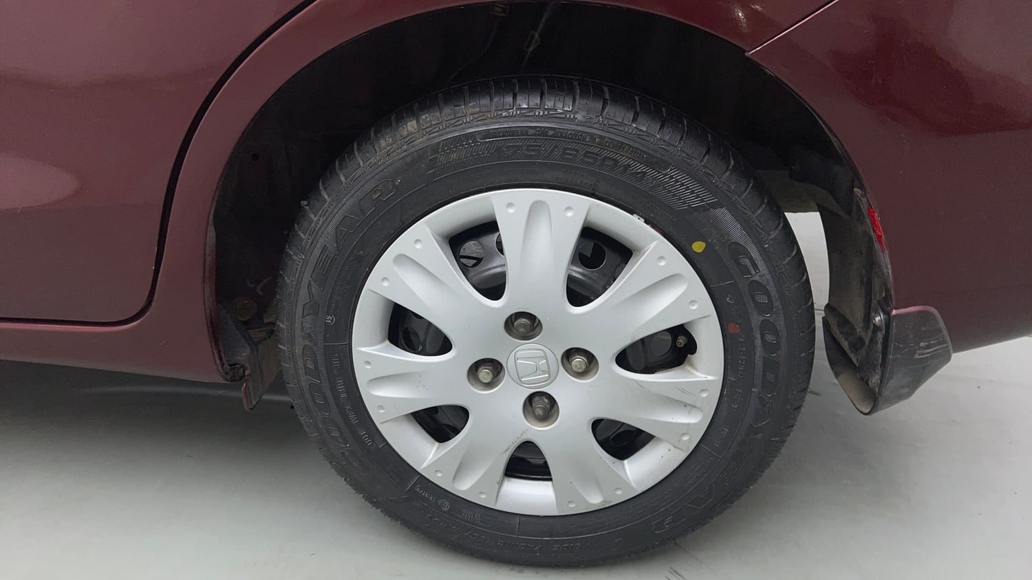 Used 2015 Honda Amaze 1.2 SX i-VTEC Petrol Manual tyres LEFT REAR TYRE RIM VIEW
