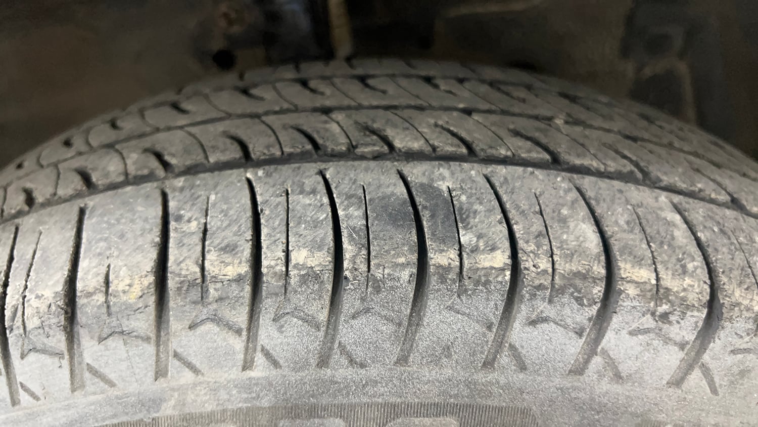 Used 2014 Maruti Suzuki Swift VXi Petrol Manual tyres RIGHT FRONT TYRE TREAD VIEW
