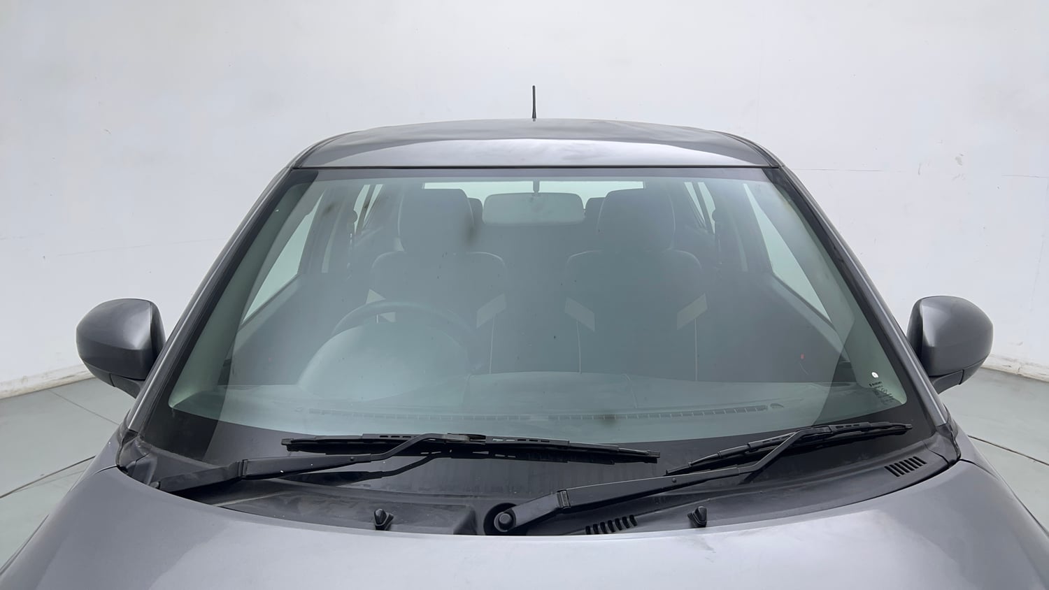Used 2014 Maruti Suzuki Swift LXi Petrol Manual exterior FRONT WINDSHIELD VIEW