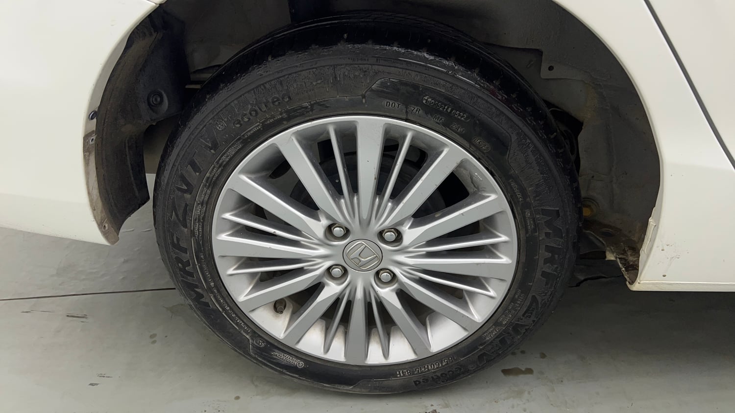 Used 2022 Honda City V Petrol Petrol Manual tyres RIGHT REAR TYRE RIM VIEW