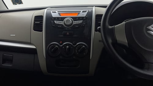 Used 2015 Maruti Suzuki Wagon R VXI Petrol Manual interior MUSIC SYSTEM & AC CONTROL VIEW