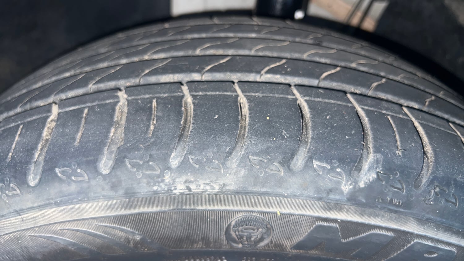 Used 2022 Skoda Kushaq Style 1.5L TSI DSG (6 Airbags) Petrol Automatic tyres LEFT FRONT TYRE TREAD VIEW