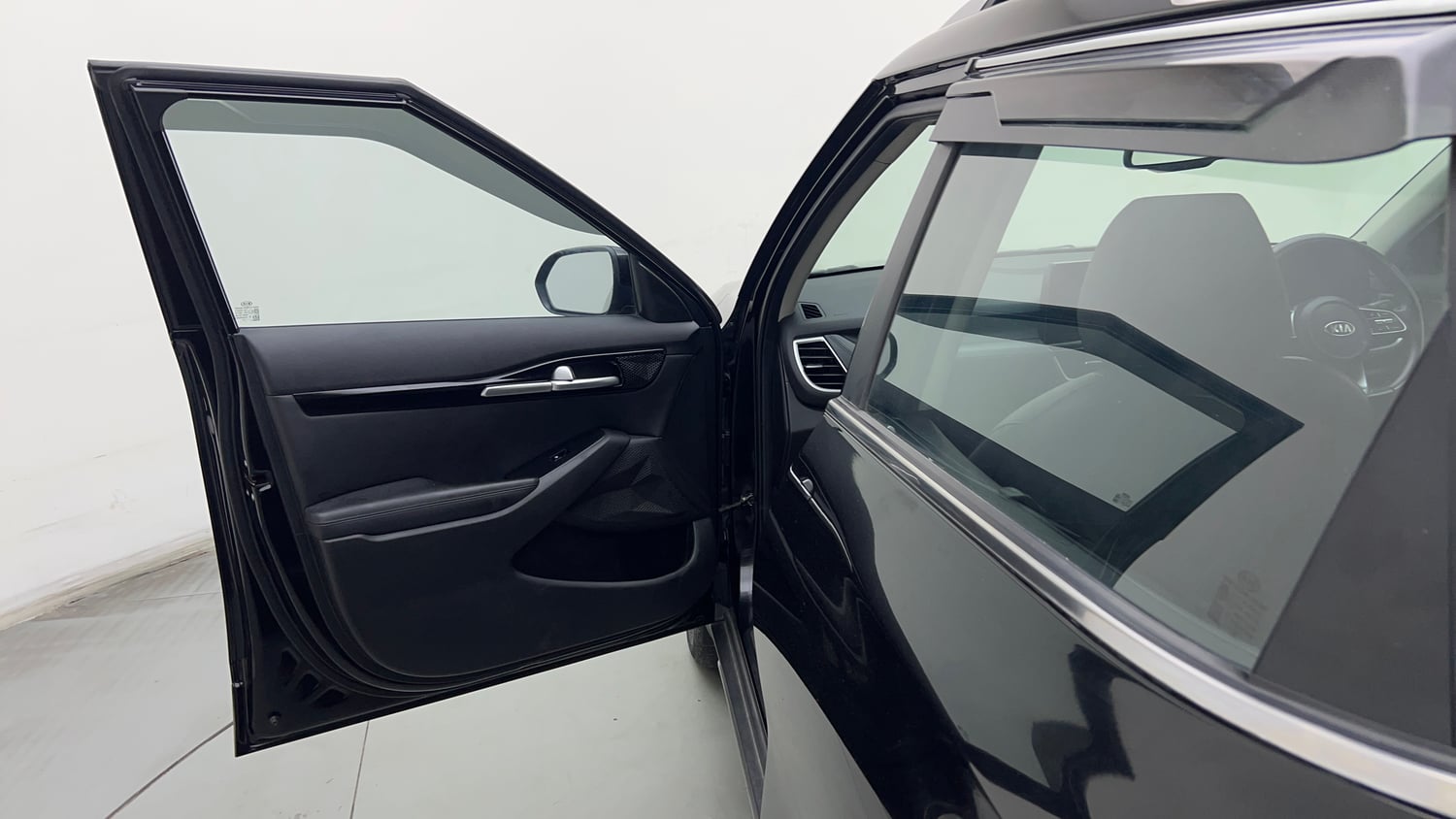 Used 2021 Kia Seltos Anniversary Edition 1.5 Petrol Manual interior LEFT FRONT DOOR OPEN VIEW