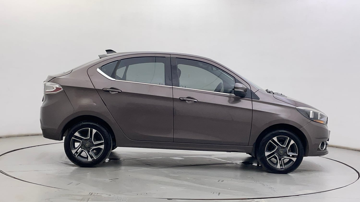 Used 2020 Tata Tigor Revotron XZA Petrol Automatic exterior RIGHT SIDE VIEW