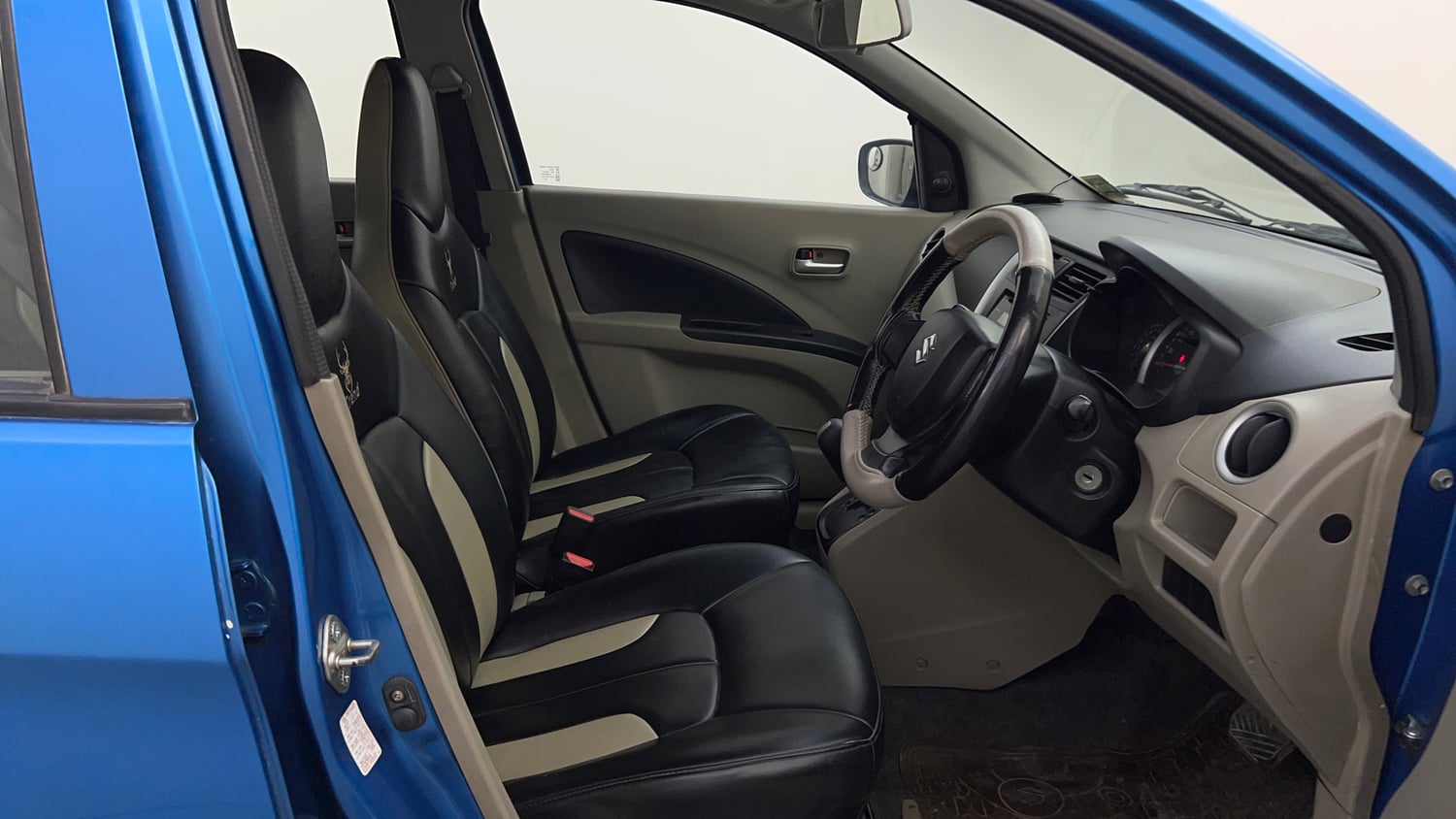 Used 2015 Maruti Suzuki Celerio VXi AMT Petrol Automatic interior RIGHT SIDE FRONT DOOR CABIN VIEW