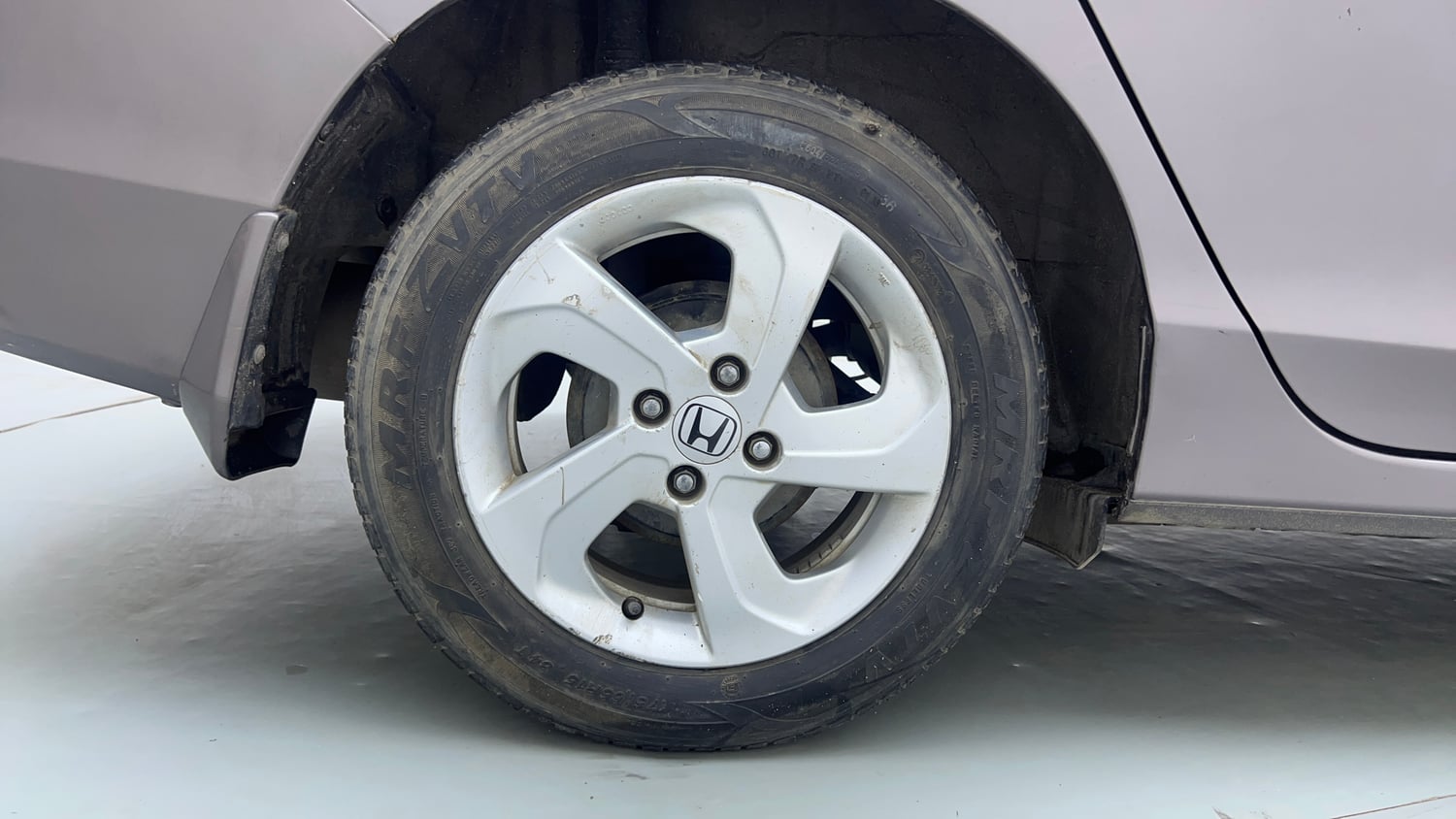 Used 2016 Honda City VX CVT Petrol Automatic tyres RIGHT REAR TYRE RIM VIEW