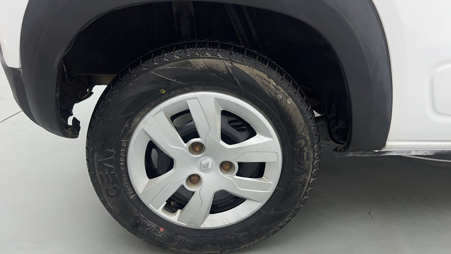Used 2018 Renault Kwid RXL Petrol Manual tyres RIGHT REAR TYRE RIM VIEW