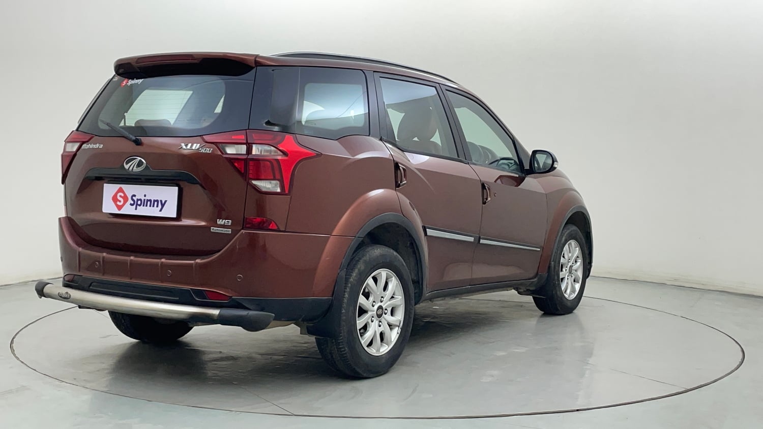 Used 2018 Mahindra XUV500 W9 AT Diesel Automatic exterior RIGHT REAR CORNER VIEW