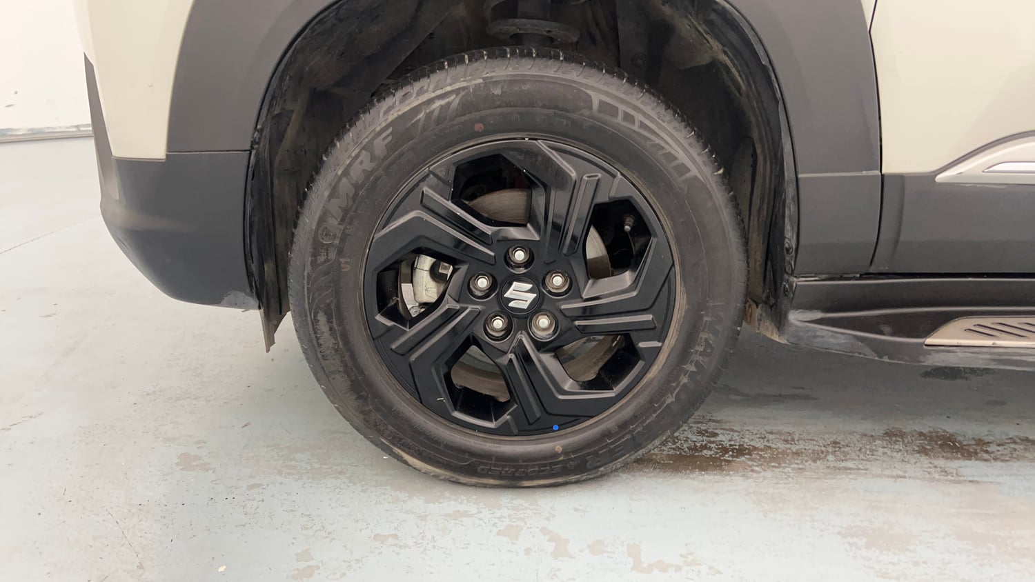 Used 2023 Maruti Suzuki Brezza ZXi Petrol Manual tyres LEFT FRONT TYRE RIM VIEW