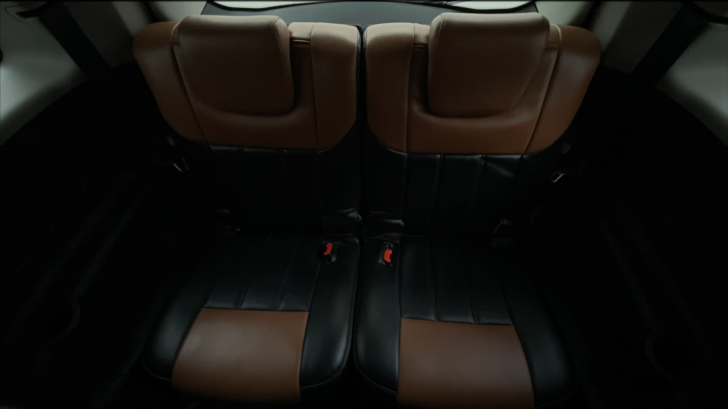 Used 2018 Mahindra XUV500 W9 AT Diesel Automatic interior THIRD ROW SEAT
