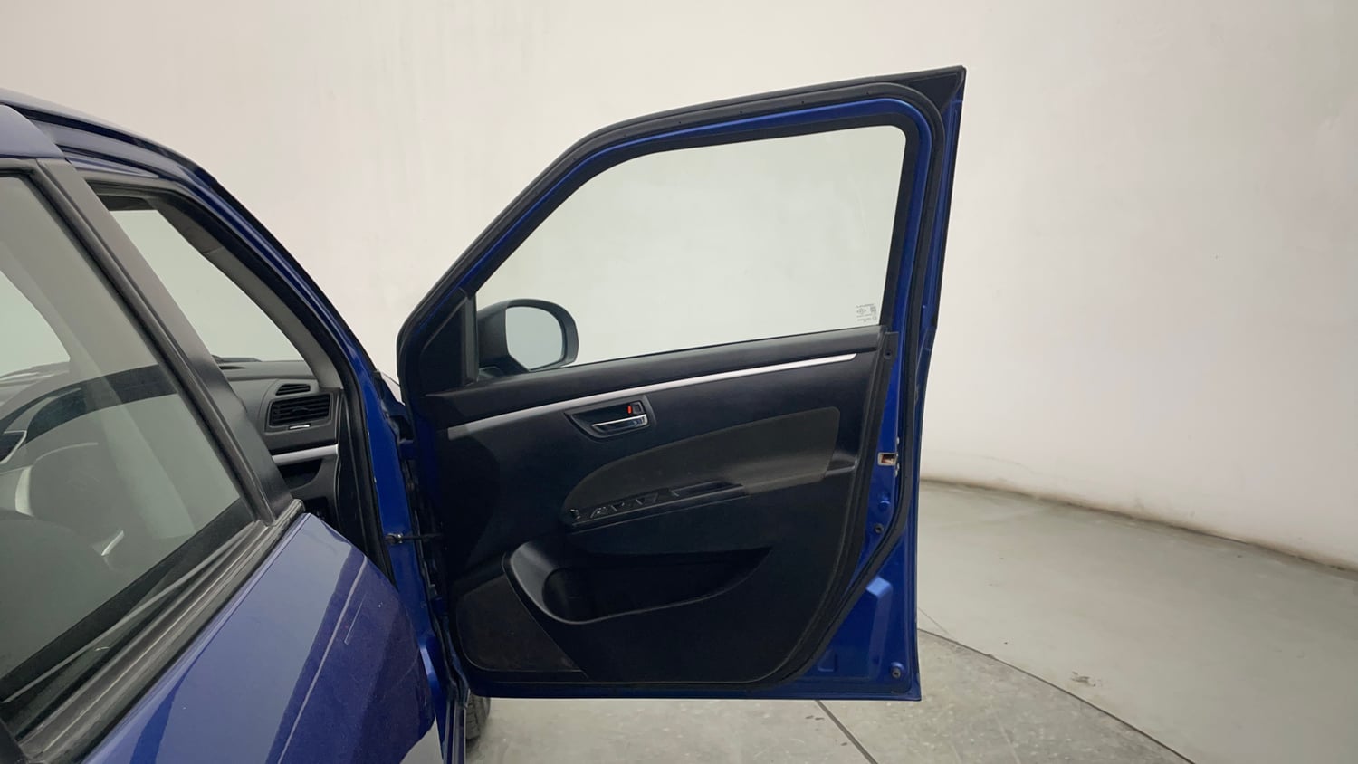Used 2014 Maruti Suzuki Swift VXi Petrol Manual interior RIGHT FRONT DOOR OPEN VIEW