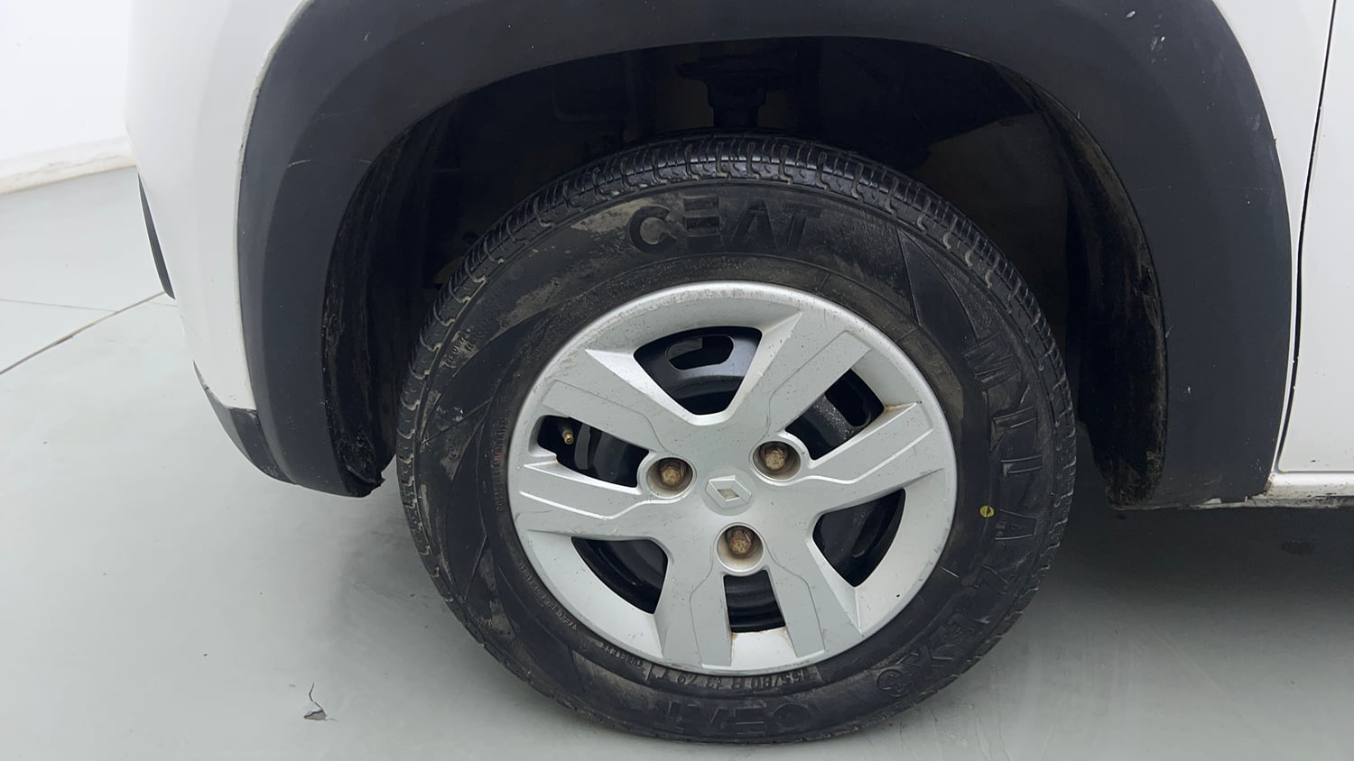 Used 2018 Renault Kwid RXL Petrol Manual tyres LEFT FRONT TYRE RIM VIEW