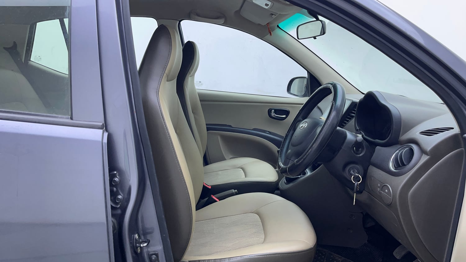 Used 2014 Hyundai i10 Sportz 1.1 iRDE2 Petrol Manual interior RIGHT SIDE FRONT DOOR CABIN VIEW