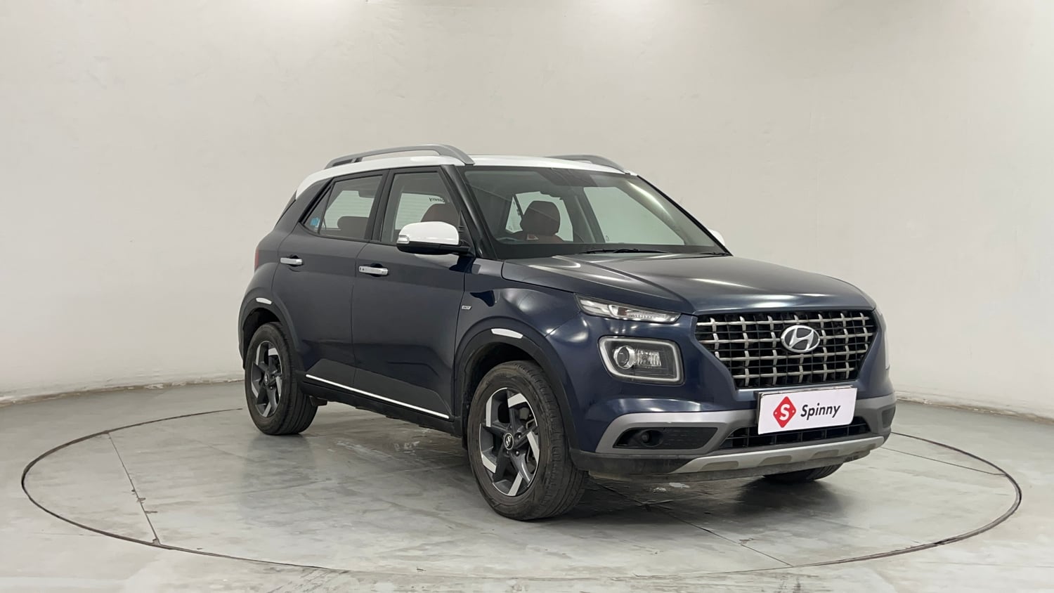 Used 2019 Hyundai Venue SX Plus 1.0 Turbo DCT Dual Tone Petrol Automatic exterior RIGHT FRONT CORNER VIEW