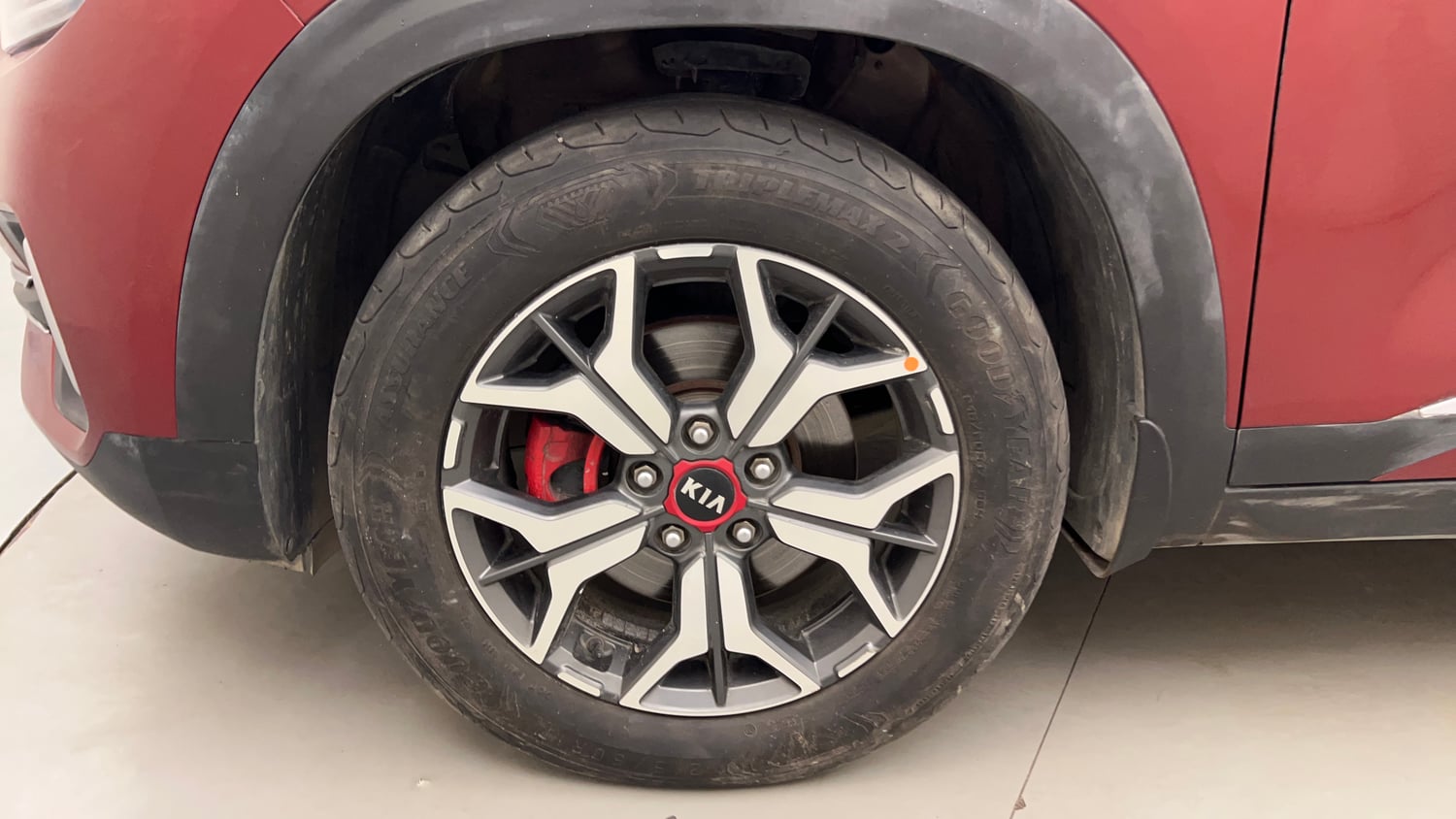 Used 2019 kia Seltos GTX Plus DCT 1.4 Petrol Automatic tyres LEFT FRONT TYRE RIM VIEW