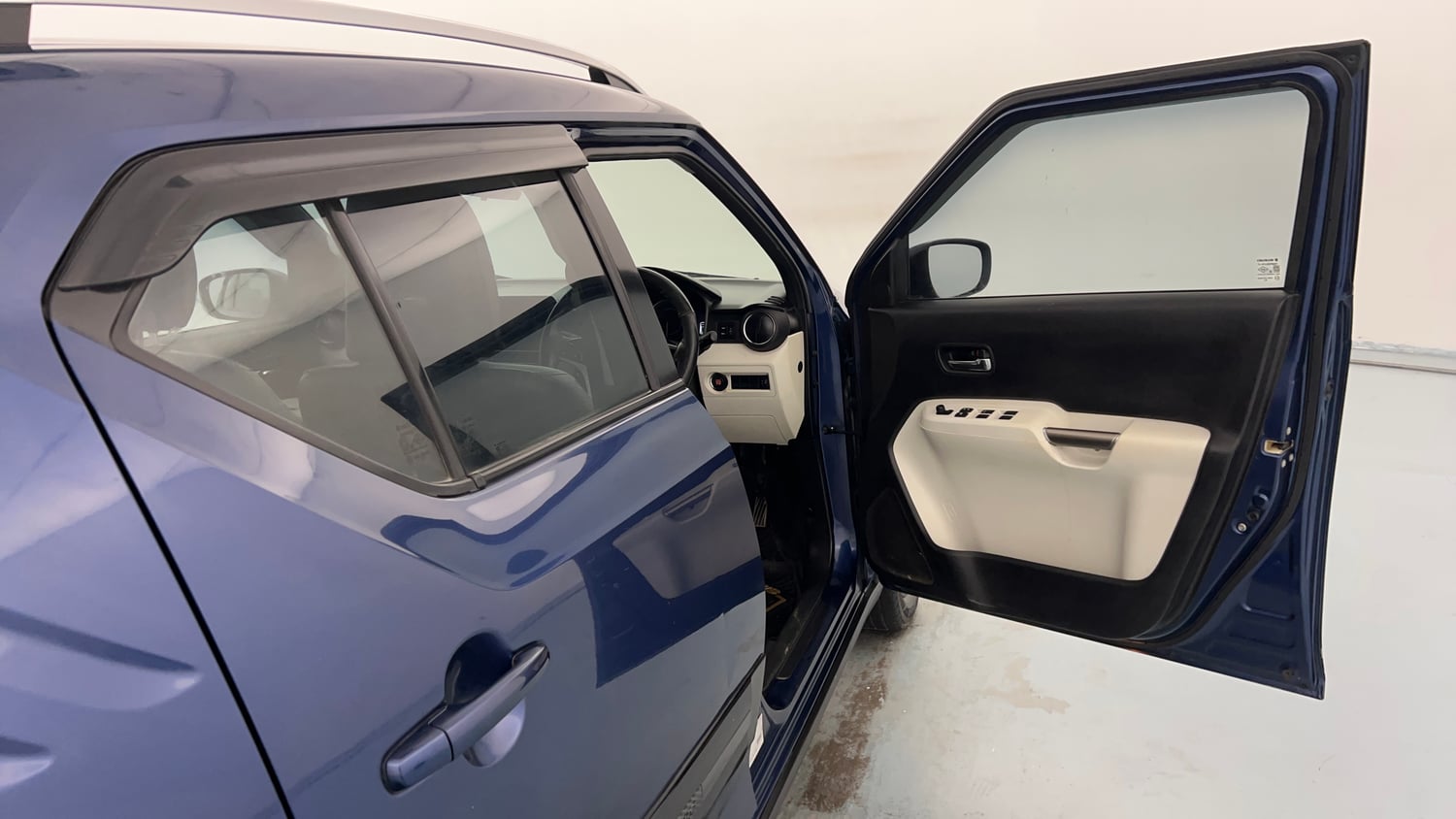 Used 2019 Maruti Suzuki Ignis Alpha 1.2 MT Petrol Manual interior RIGHT FRONT DOOR OPEN VIEW