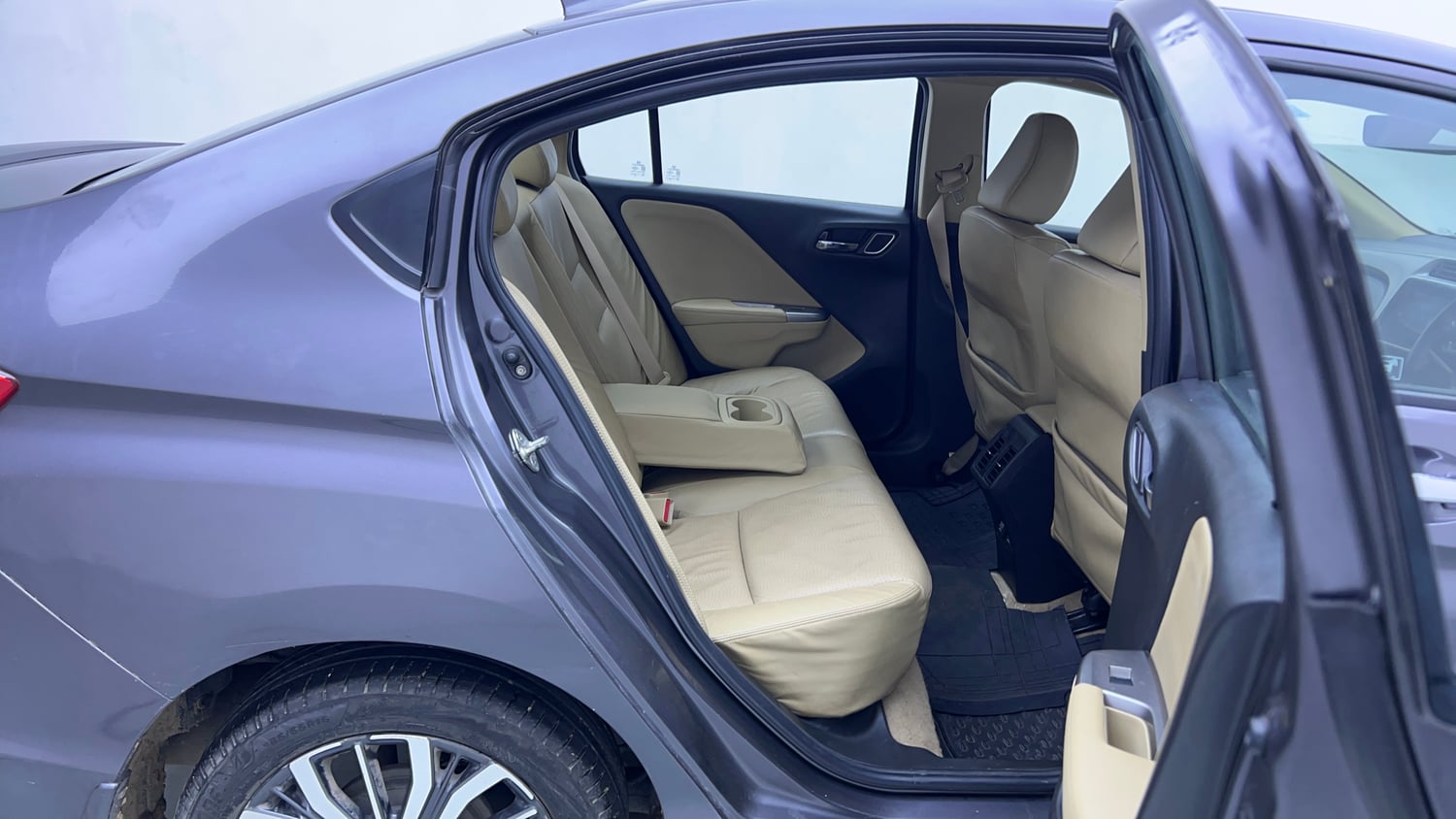 Used 2018 Honda City ZX CVT Petrol Petrol Automatic interior RIGHT SIDE REAR DOOR CABIN VIEW