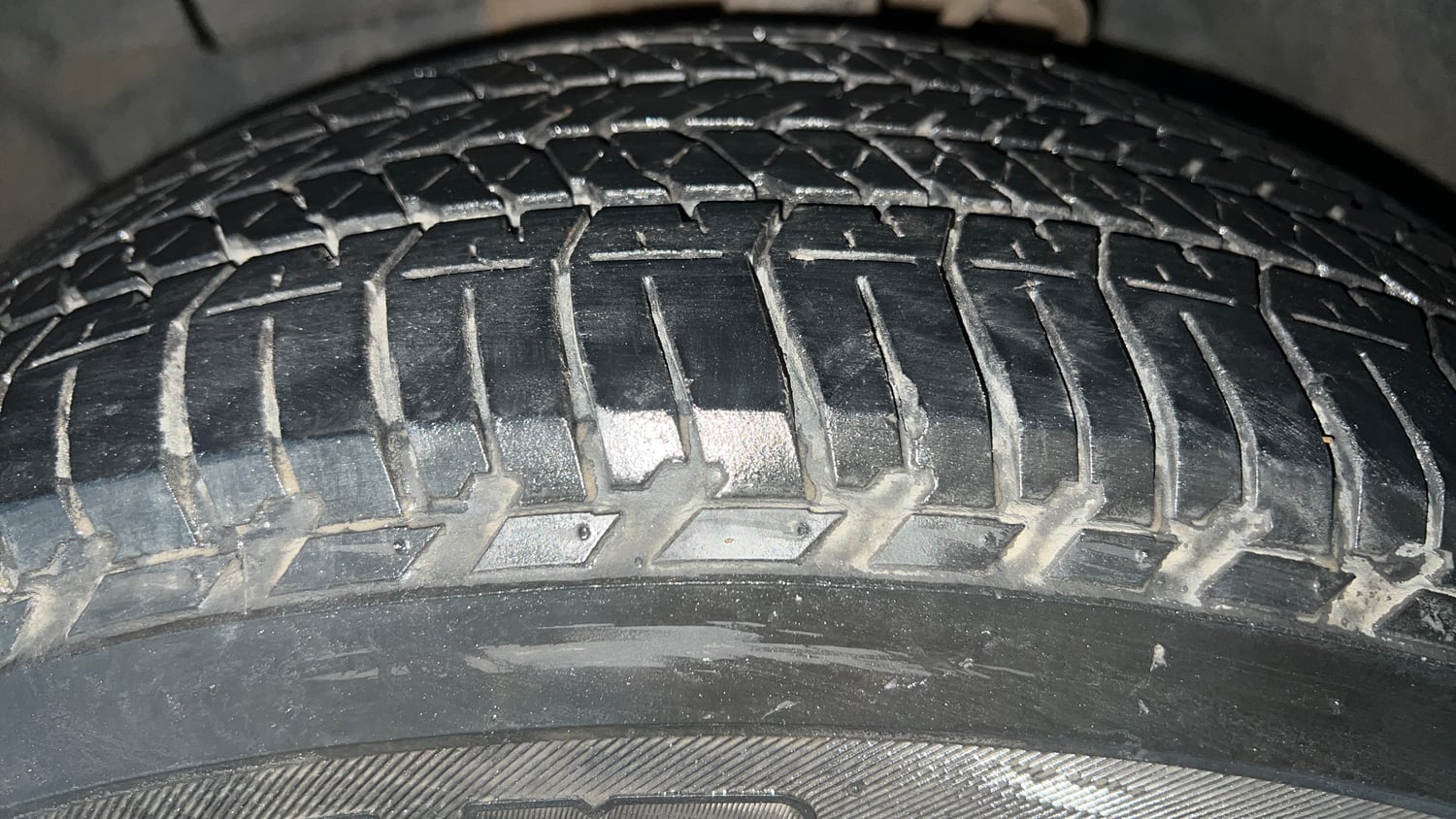 Used 2021 Mahindra XUV500 W7 Diesel Manual tyres LEFT FRONT TYRE TREAD VIEW