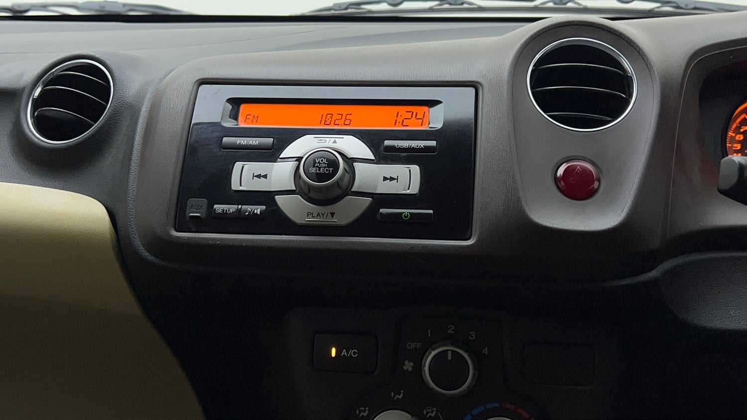 Used 2013 Honda Amaze 1.2 S i-VTEC Petrol Manual top_features Integrated (in-dash) music system