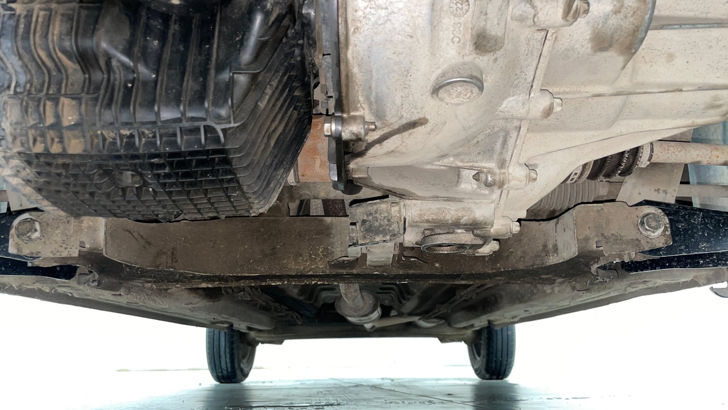 Used 2023 Renault Kwid RXT 1.0 Petrol Manual extra FRONT LEFT UNDERBODY VIEW