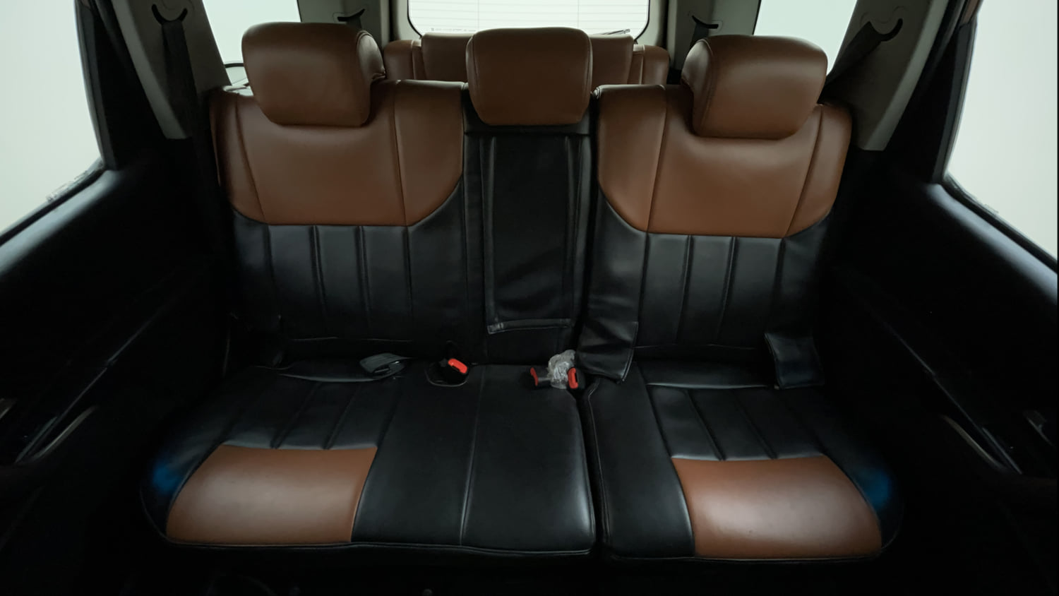 Used 2018 Mahindra XUV500 W9 AT Diesel Automatic interior REAR SEAT CONDITION VIEW