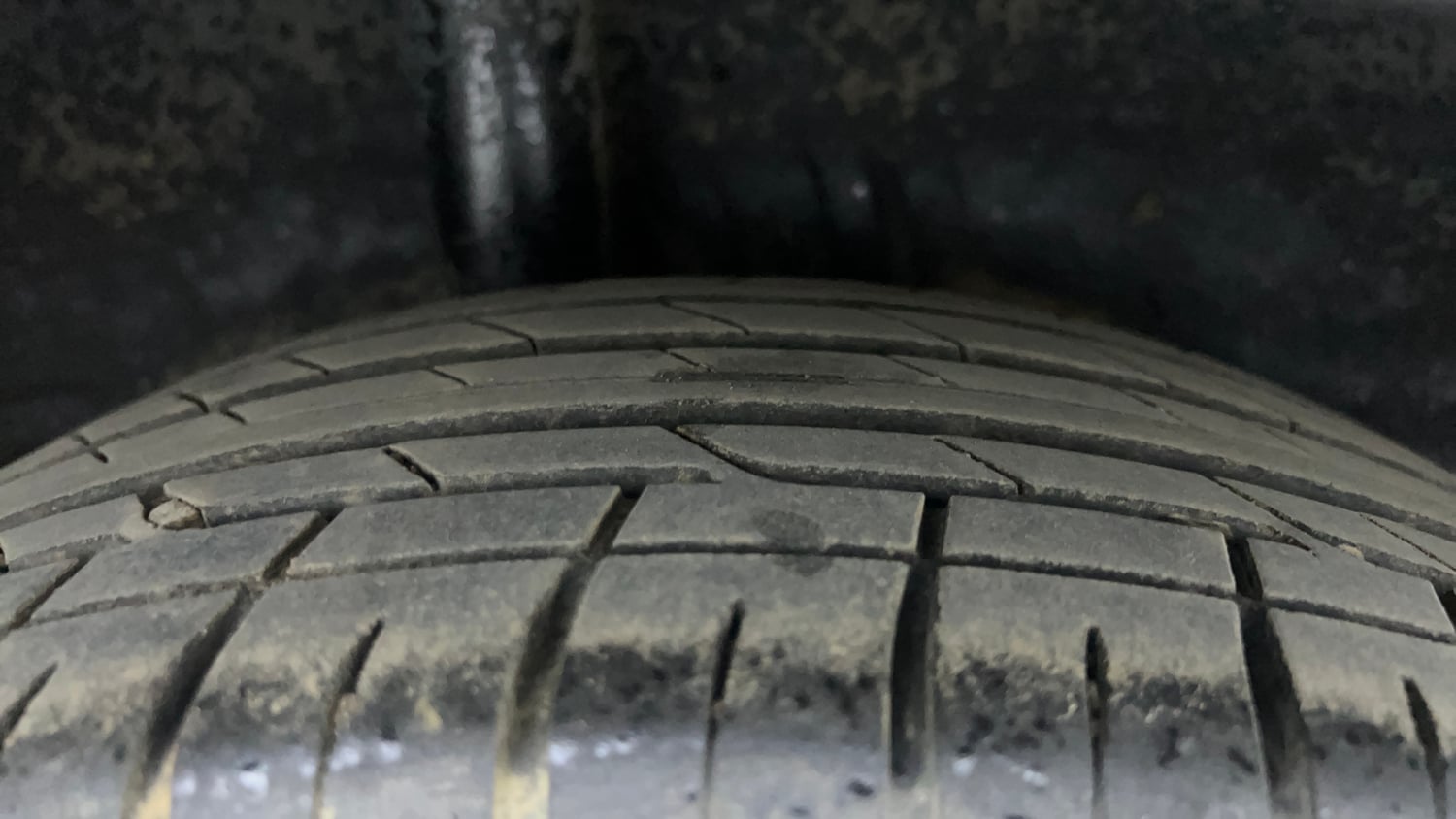Used 2021 Kia Sonet HTX 1.5 Diesel Manual tyres RIGHT REAR TYRE TREAD VIEW