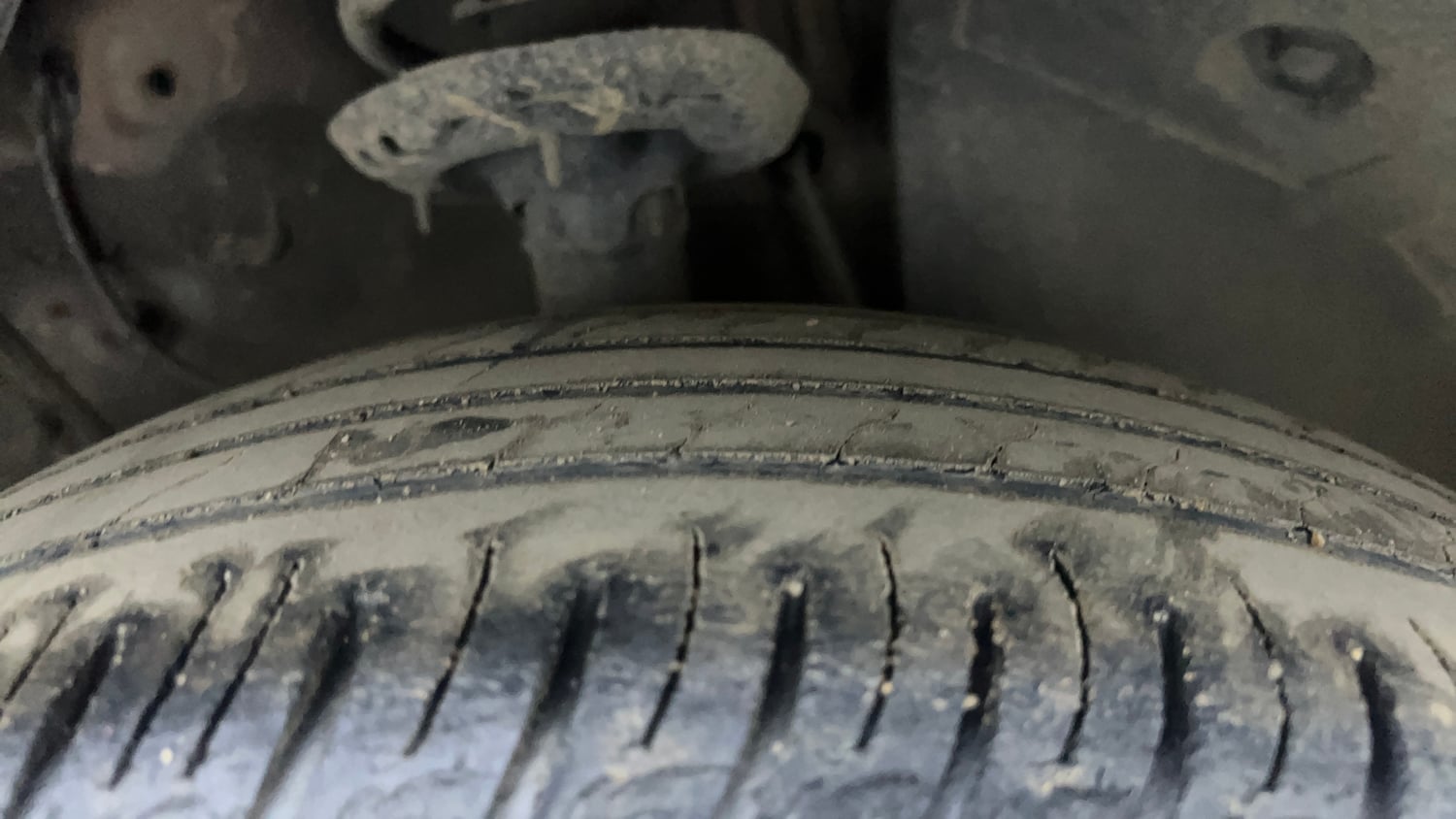 Used 2021 Kia Sonet HTX 1.5 Diesel Manual tyres RIGHT FRONT TYRE TREAD VIEW