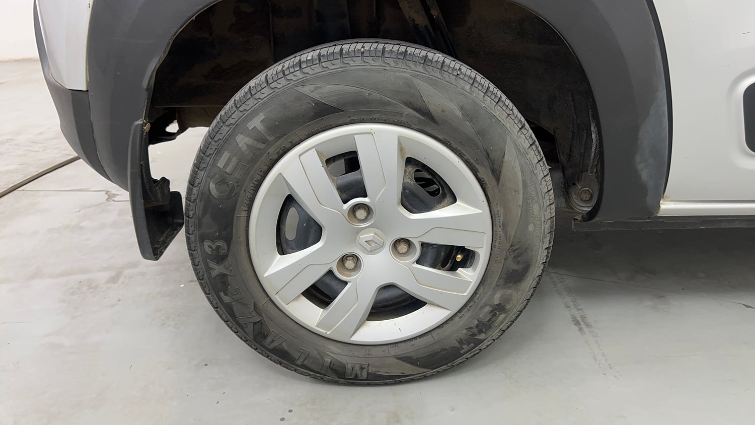 Used 2018 Renault Kwid RXT Petrol Manual tyres RIGHT REAR TYRE RIM VIEW