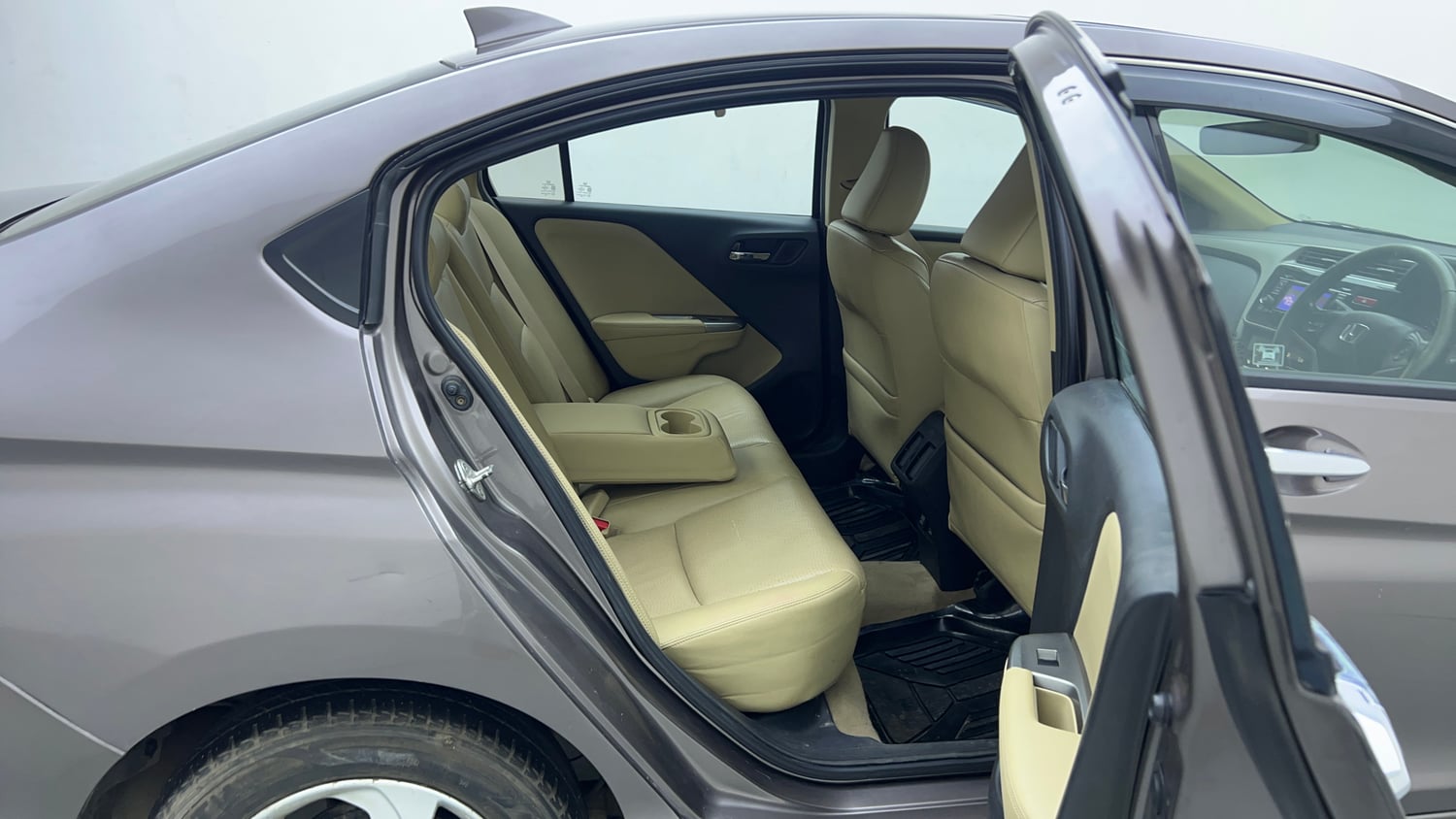 Used 2016 Honda City VX CVT Petrol Automatic interior RIGHT SIDE REAR DOOR CABIN VIEW