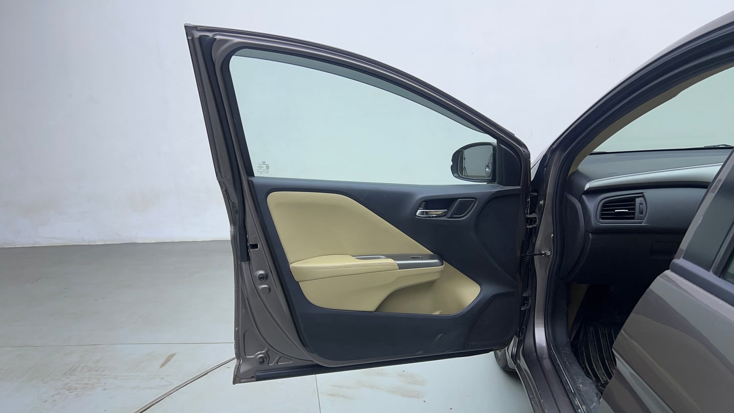 Used 2016 Honda City VX CVT Petrol Automatic interior LEFT FRONT DOOR OPEN VIEW
