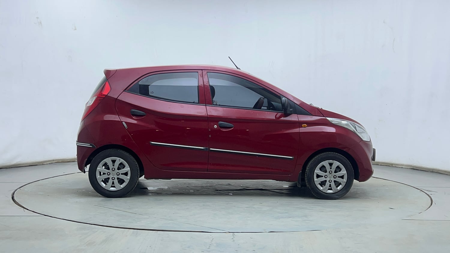 Used 2016 Hyundai Eon Magna + Petrol Manual exterior RIGHT SIDE VIEW