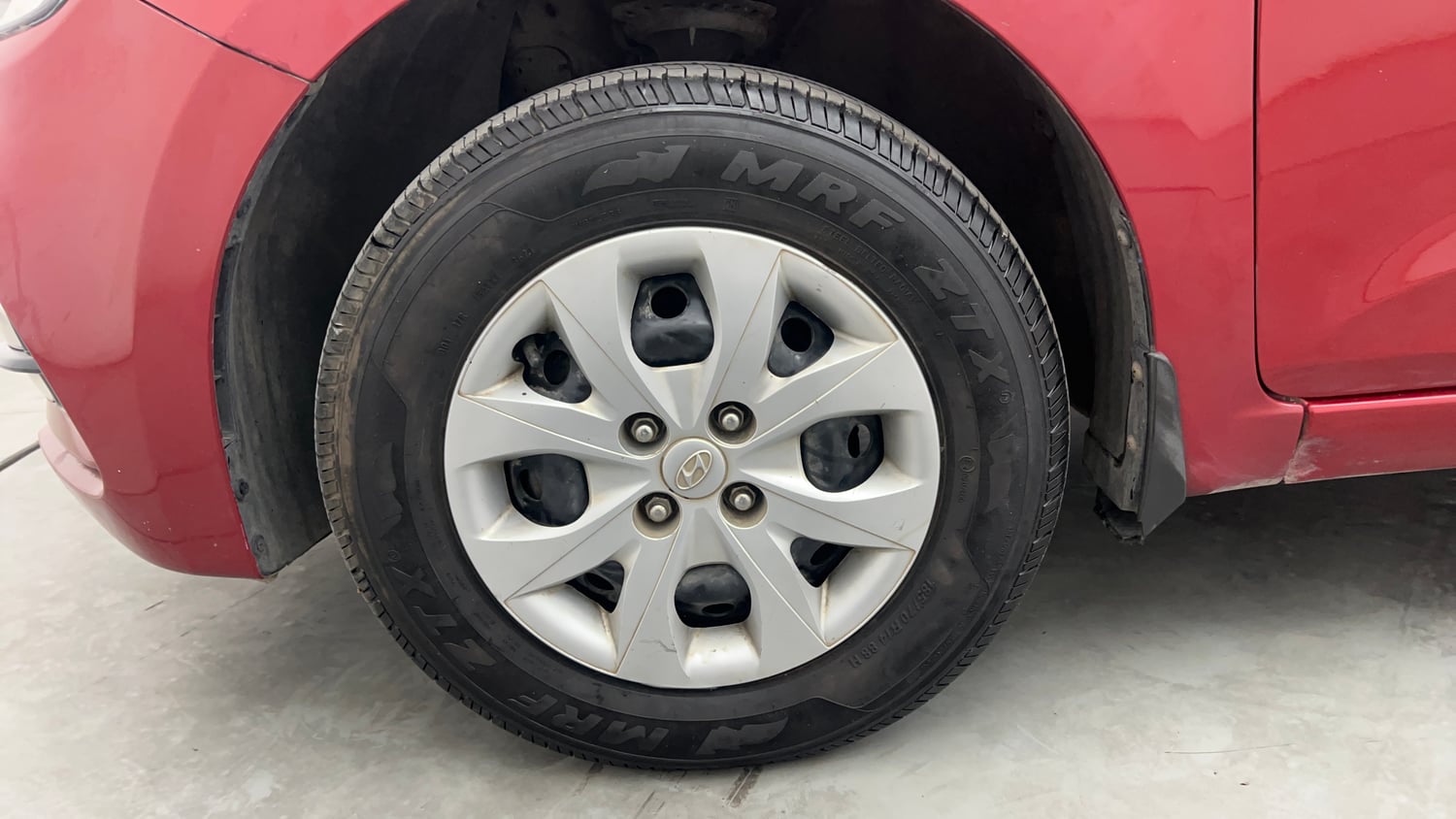 Used 2019 Hyundai Elite i20 Magna Plus 1.2 Petrol Manual tyres LEFT FRONT TYRE RIM VIEW