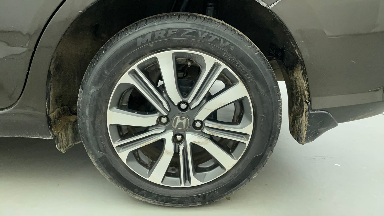 Used 2023 Honda Amaze VX MT 1.2 Petrol Petrol Manual tyres LEFT REAR TYRE RIM VIEW