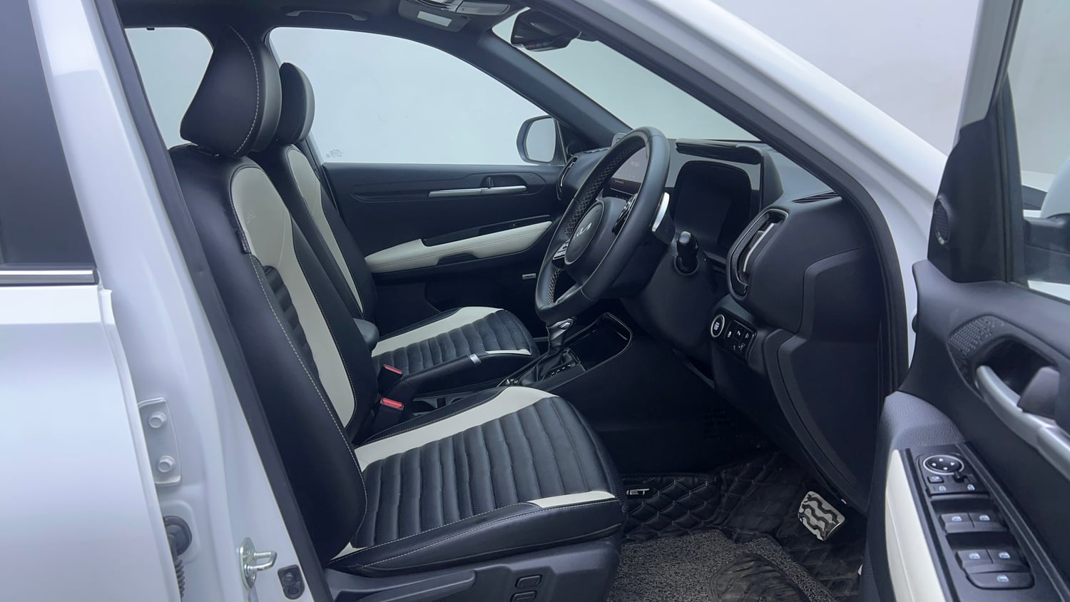 Used 2024 Kia Sonet GTX Plus 1.0 Turbo Petrol DCT Petrol Automatic interior RIGHT SIDE FRONT DOOR CABIN VIEW