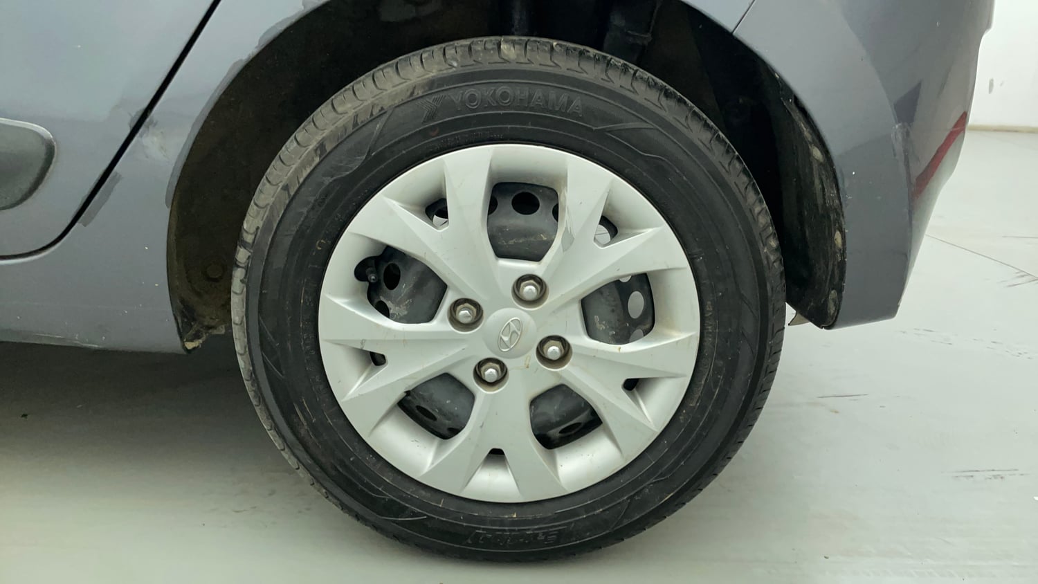 Used 2015 Hyundai Grand i10 Sportz 1.2 Kappa VTVT Petrol Manual tyres LEFT REAR TYRE RIM VIEW
