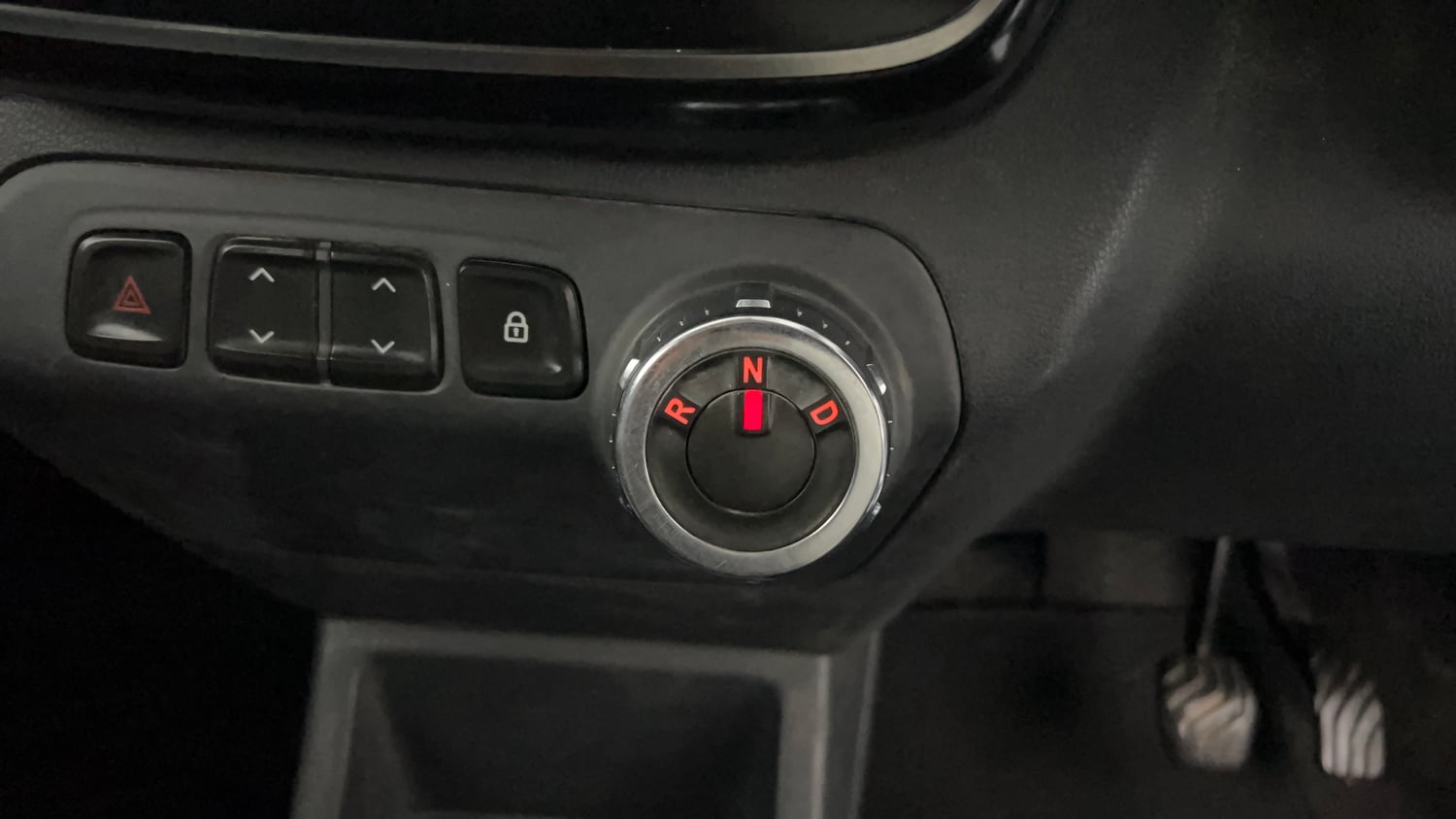 Used 2017 Renault Kwid 1.0 RXT AMT Petrol Automatic interior GEAR  KNOB VIEW
