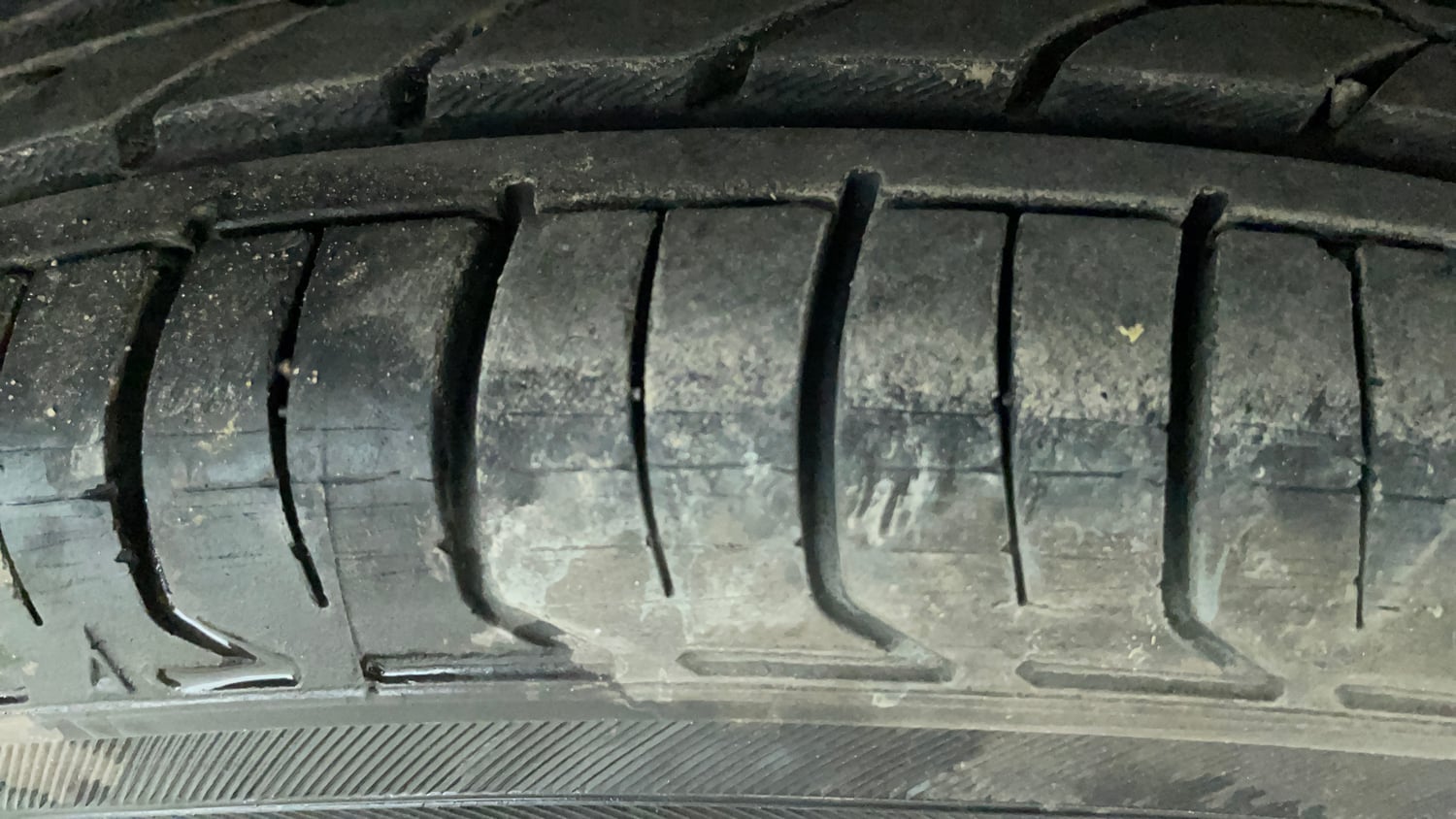 Used 2015 Hyundai Grand i10 Sportz 1.2 Kappa VTVT Petrol Manual tyres RIGHT FRONT TYRE TREAD VIEW