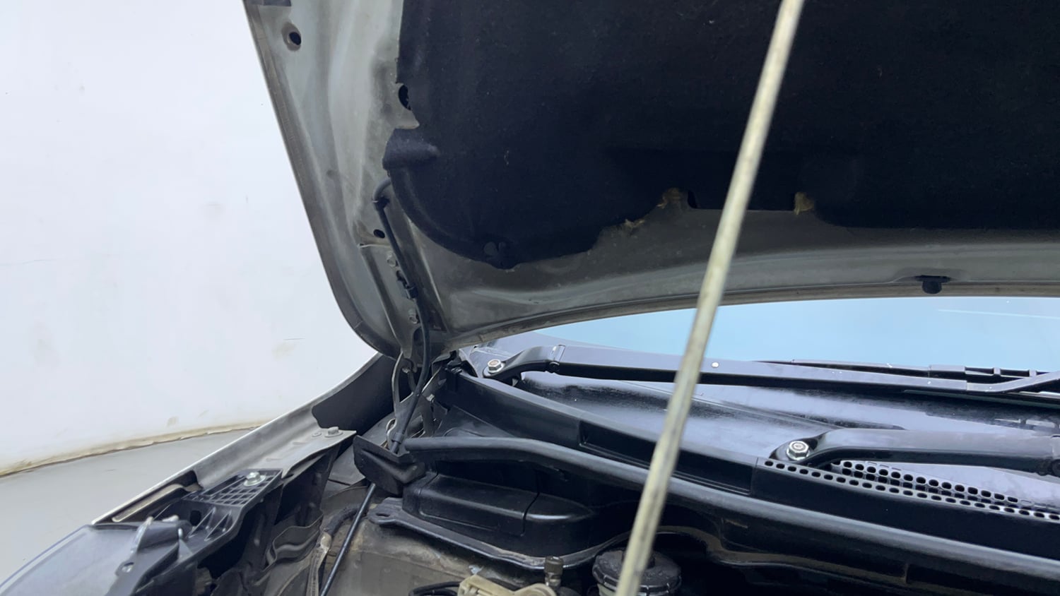 Used 2018 Honda WR-V VX MT Diesel Diesel Manual engine ENGINE RIGHT SIDE HINGE & APRON VIEW
