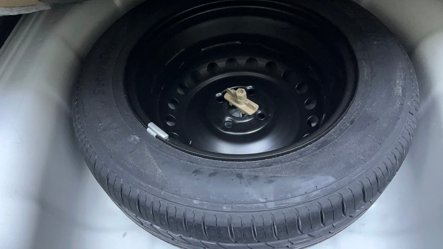 Used 2018 Hyundai Verna SX (O) 1.6 VTVT AT Petrol Automatic tyres SPARE TYRE VIEW