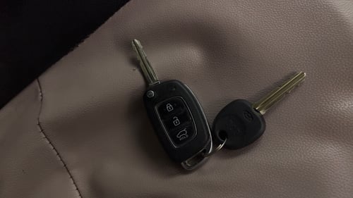 Used 2017 Hyundai Elite i20 Asta 1.2 Dual Tone Petrol Manual extra CAR KEY VIEW
