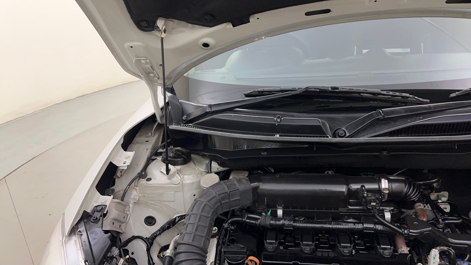 Used 2024 Maruti Suzuki Swift ZXi AMT Petrol Automatic engine ENGINE RIGHT SIDE HINGE & APRON VIEW