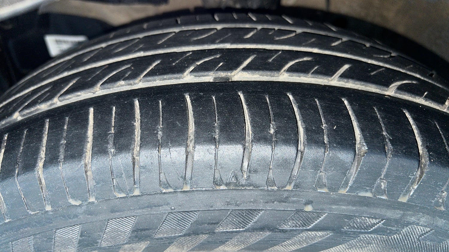 Used 2015 Honda City VX CVT Petrol Automatic tyres LEFT FRONT TYRE TREAD VIEW
