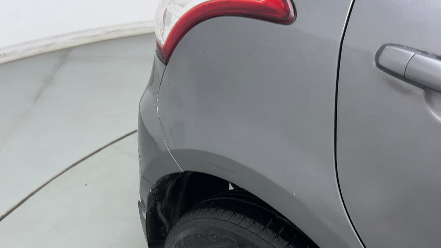 Used 2014 Maruti Suzuki Swift LXi Petrol Manual dents MINOR SCRATCH