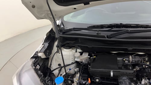 Used 2024 Maruti Suzuki XL6 Alpha AT Petrol Petrol Automatic engine ENGINE RIGHT SIDE HINGE & APRON VIEW