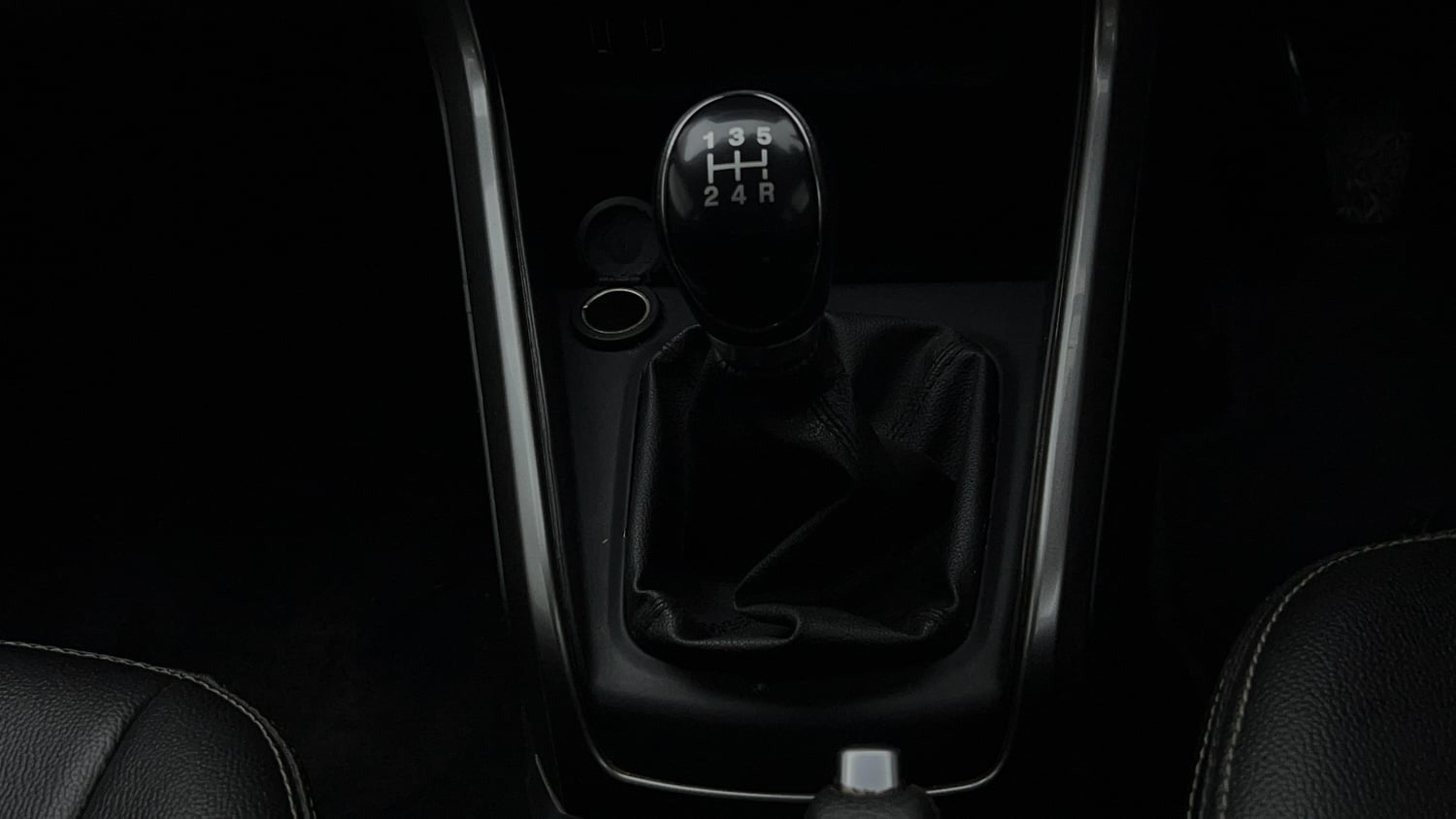 Used 2020 Ford EcoSport Titanium 1.5L Ti-VCT Petrol Manual interior GEAR  KNOB VIEW