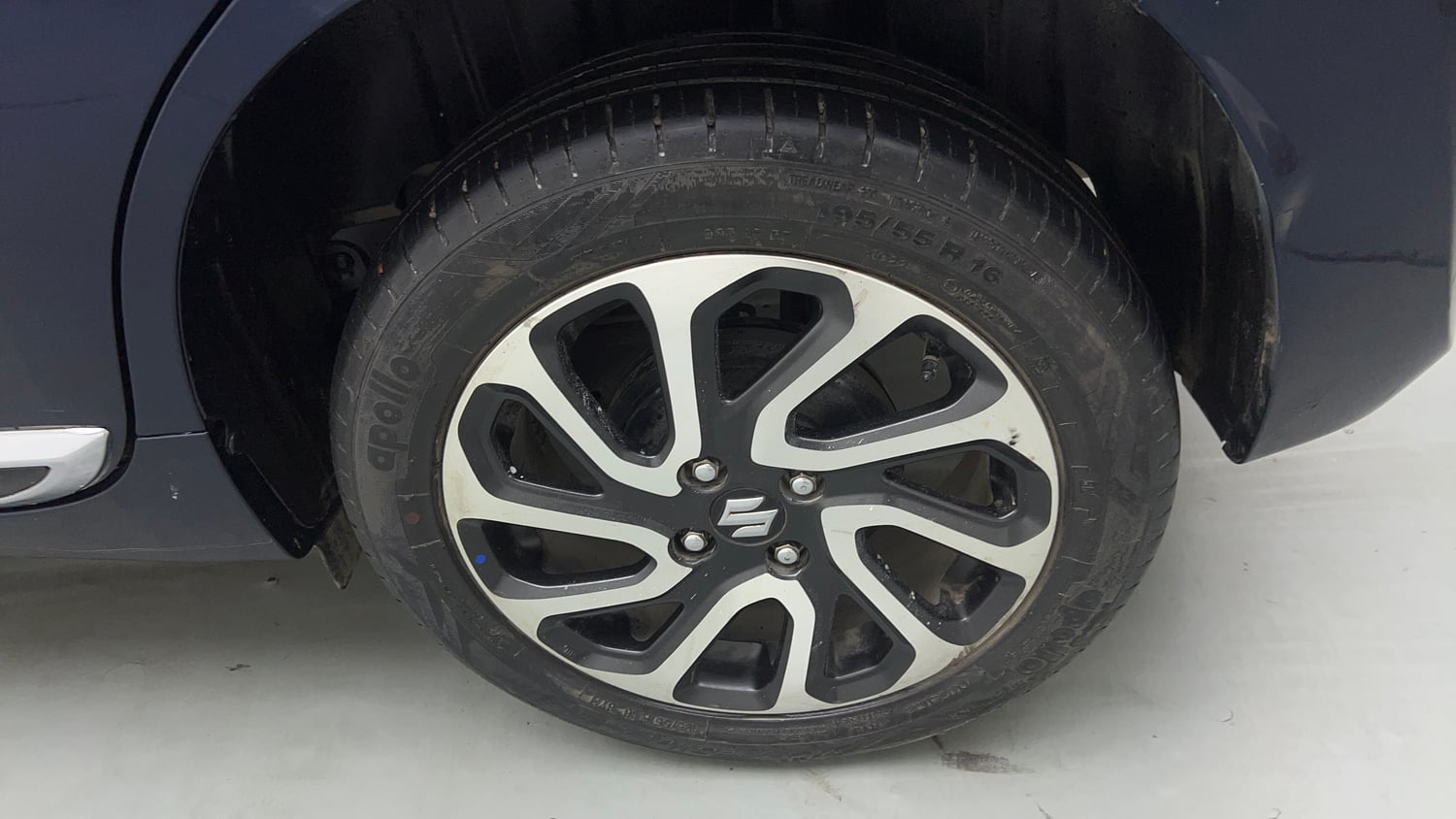 Used 2022 Maruti Suzuki Baleno Alpha AGS Petrol Automatic tyres LEFT REAR TYRE RIM VIEW
